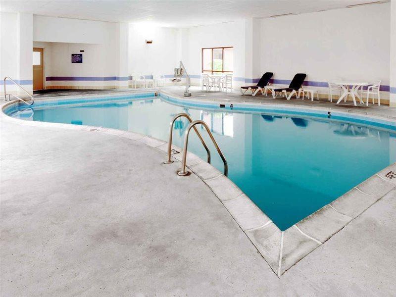 Days Inn & Suites By Wyndham Northwest Ινδιανάπολη Εξωτερικό φωτογραφία