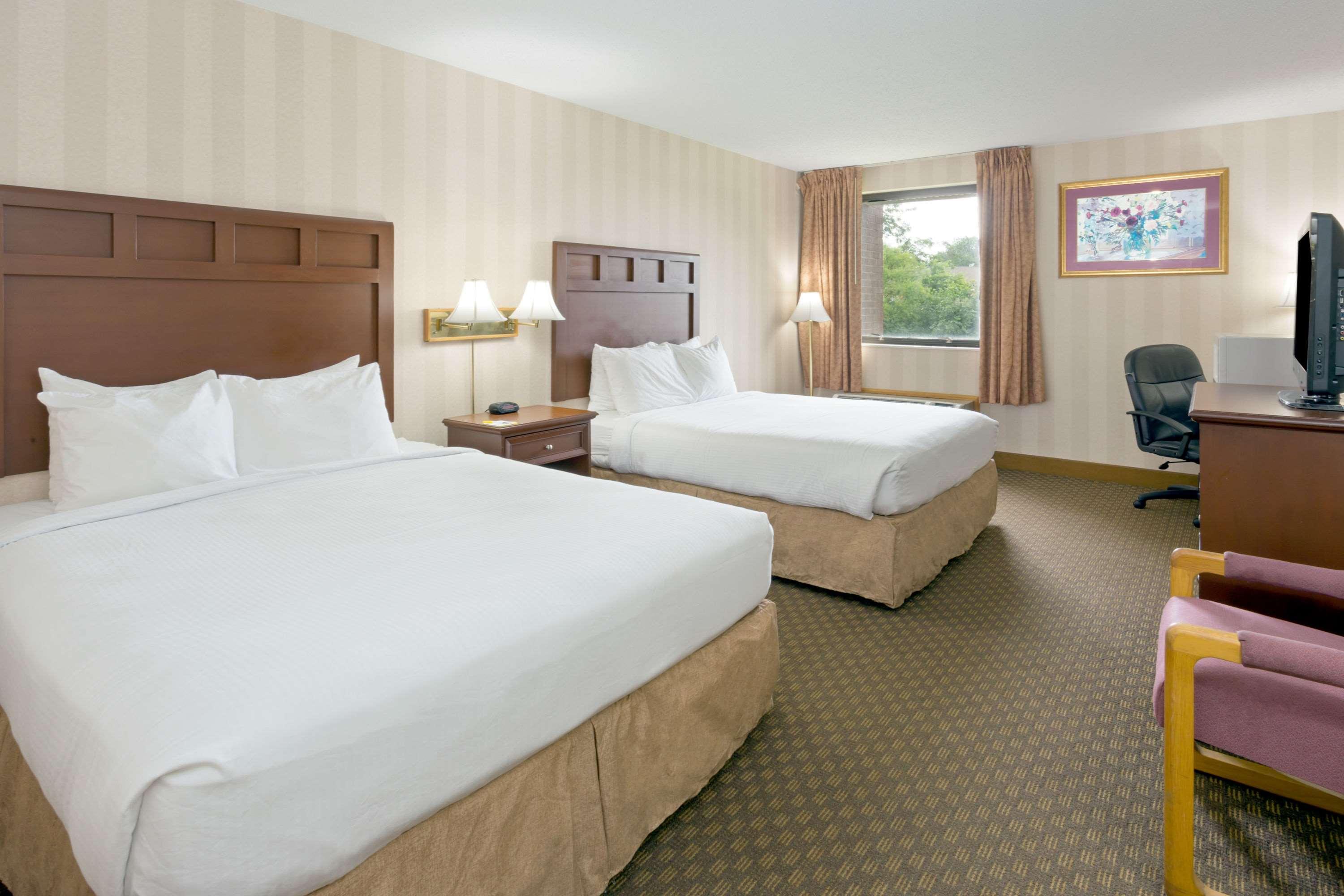Days Inn & Suites By Wyndham Northwest Ινδιανάπολη Εξωτερικό φωτογραφία