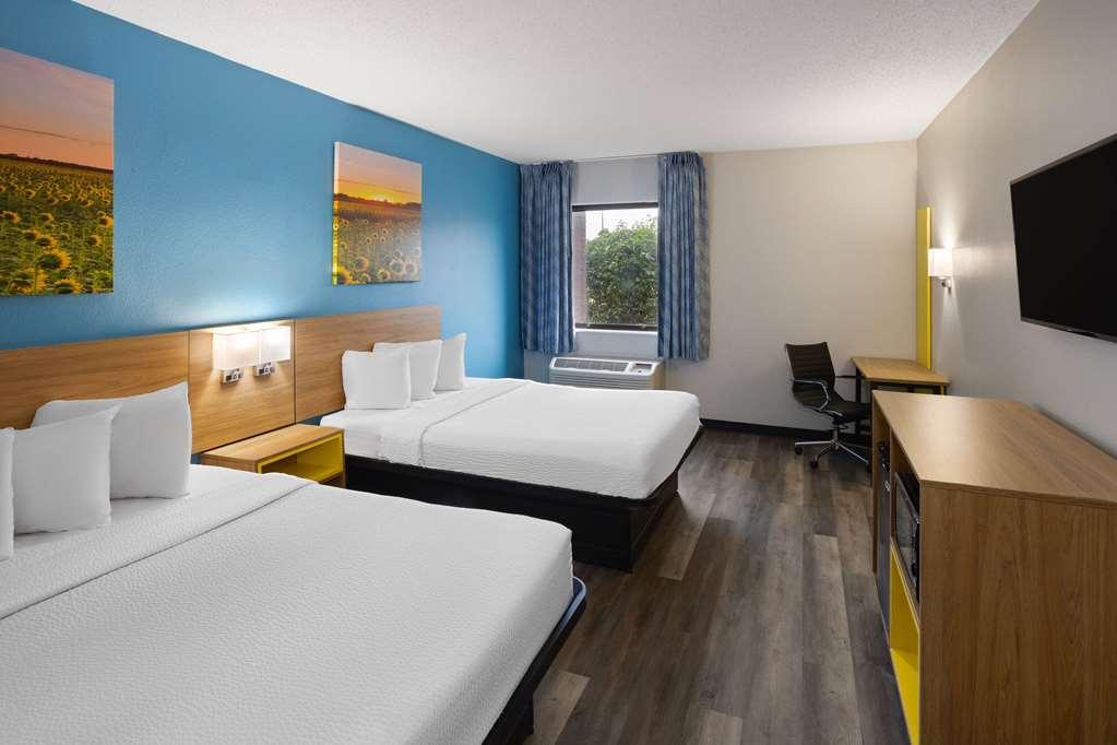 Days Inn & Suites By Wyndham Northwest Ινδιανάπολη Δωμάτιο φωτογραφία