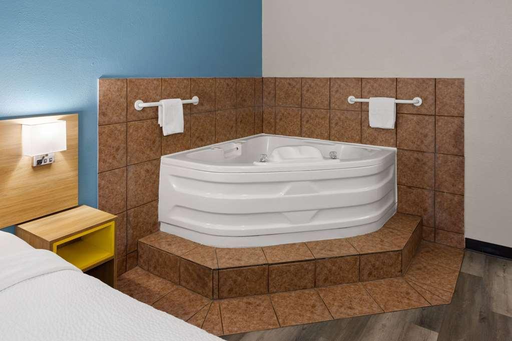 Days Inn & Suites By Wyndham Northwest Ινδιανάπολη Δωμάτιο φωτογραφία