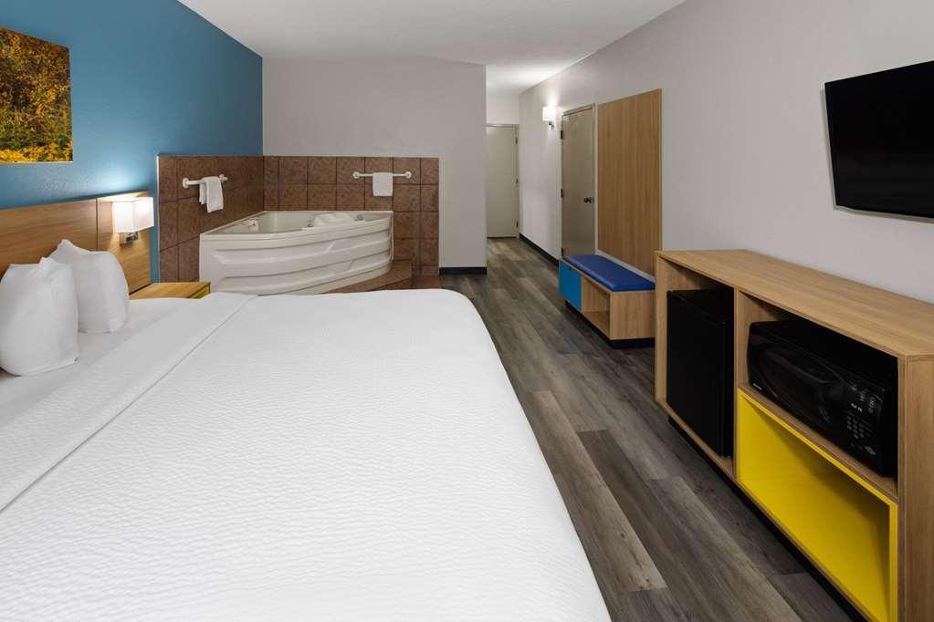 Days Inn & Suites By Wyndham Northwest Ινδιανάπολη Δωμάτιο φωτογραφία