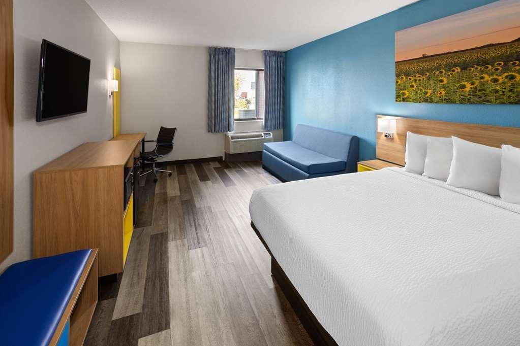 Days Inn & Suites By Wyndham Northwest Ινδιανάπολη Δωμάτιο φωτογραφία