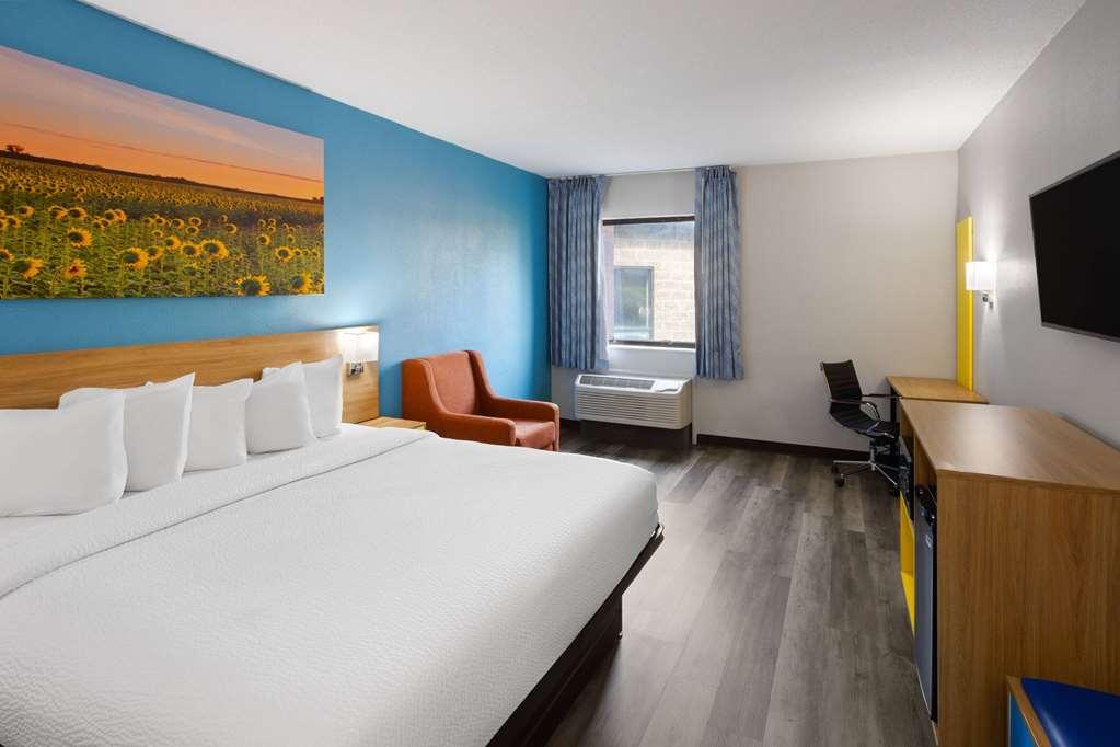 Days Inn & Suites By Wyndham Northwest Ινδιανάπολη Δωμάτιο φωτογραφία