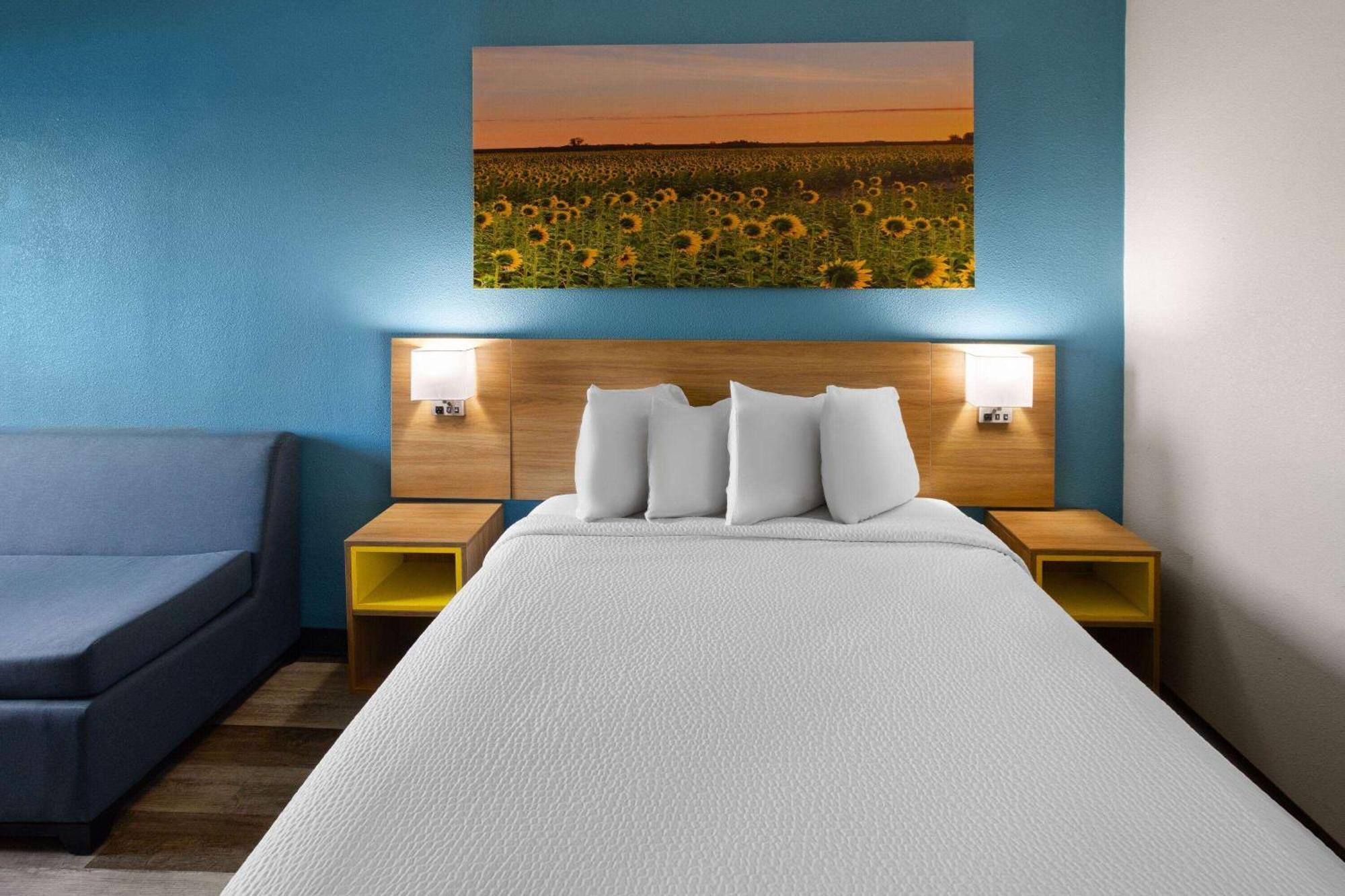 Days Inn & Suites By Wyndham Northwest Ινδιανάπολη Εξωτερικό φωτογραφία