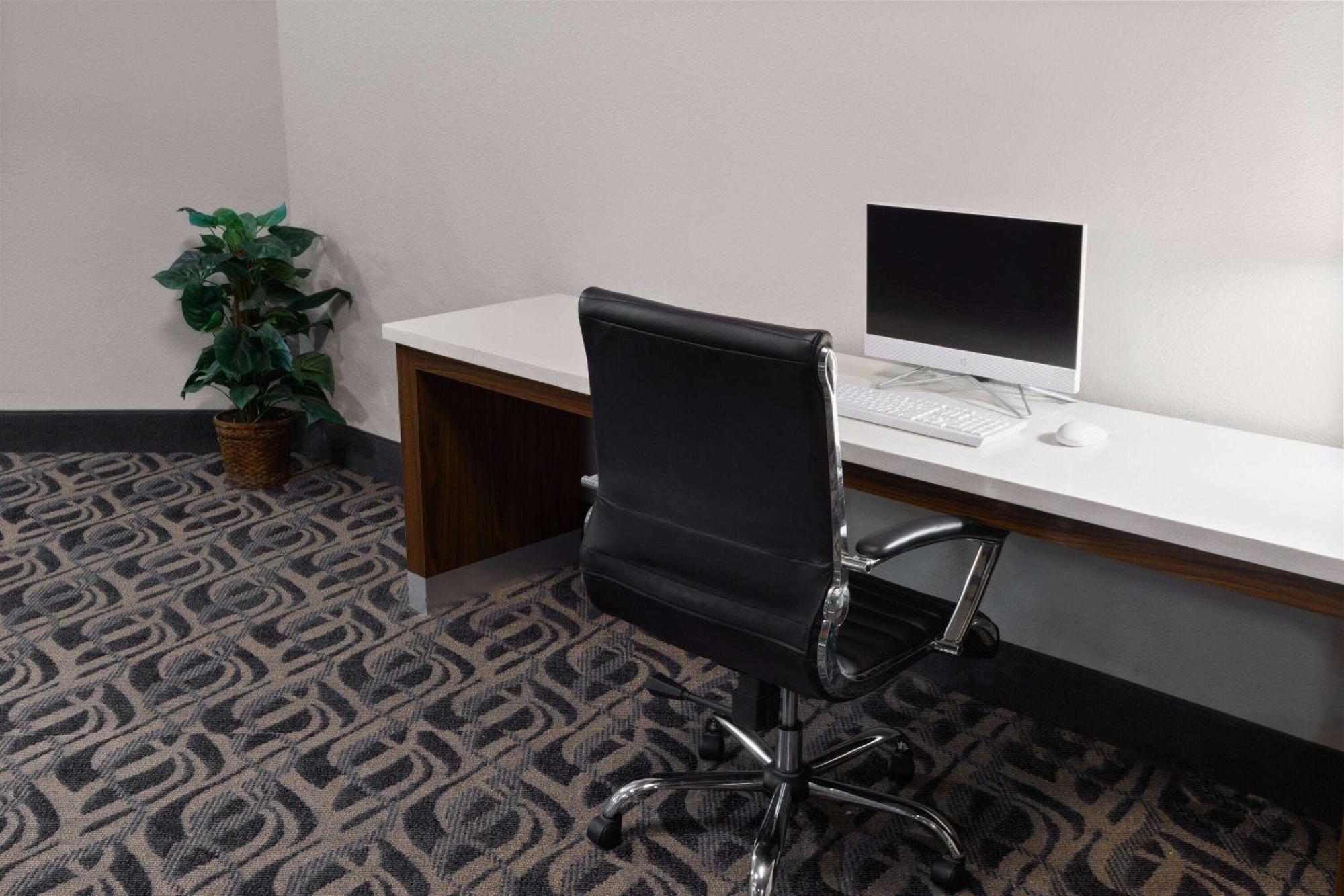 Days Inn & Suites By Wyndham Northwest Ινδιανάπολη Εξωτερικό φωτογραφία