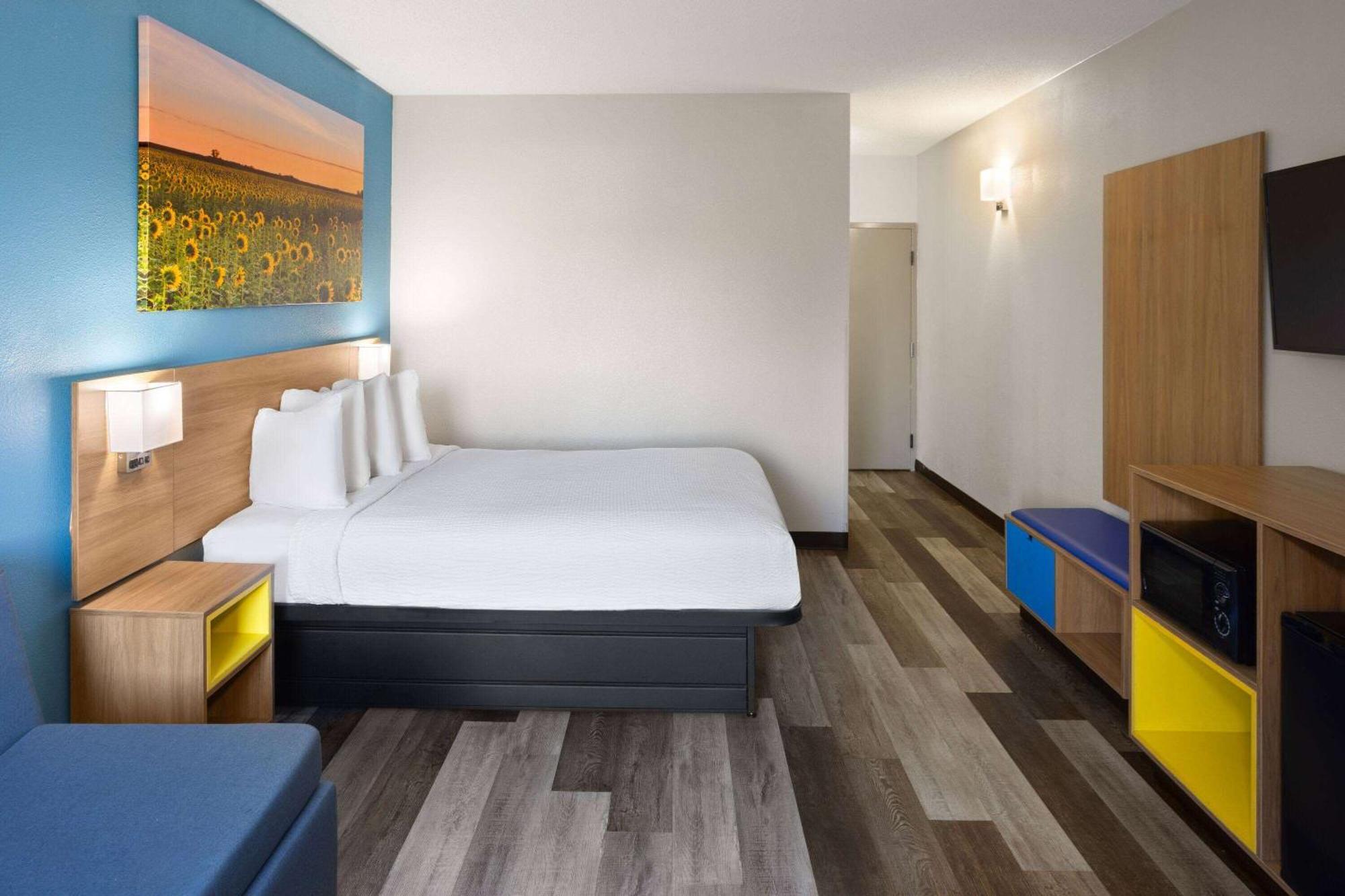 Days Inn & Suites By Wyndham Northwest Ινδιανάπολη Εξωτερικό φωτογραφία