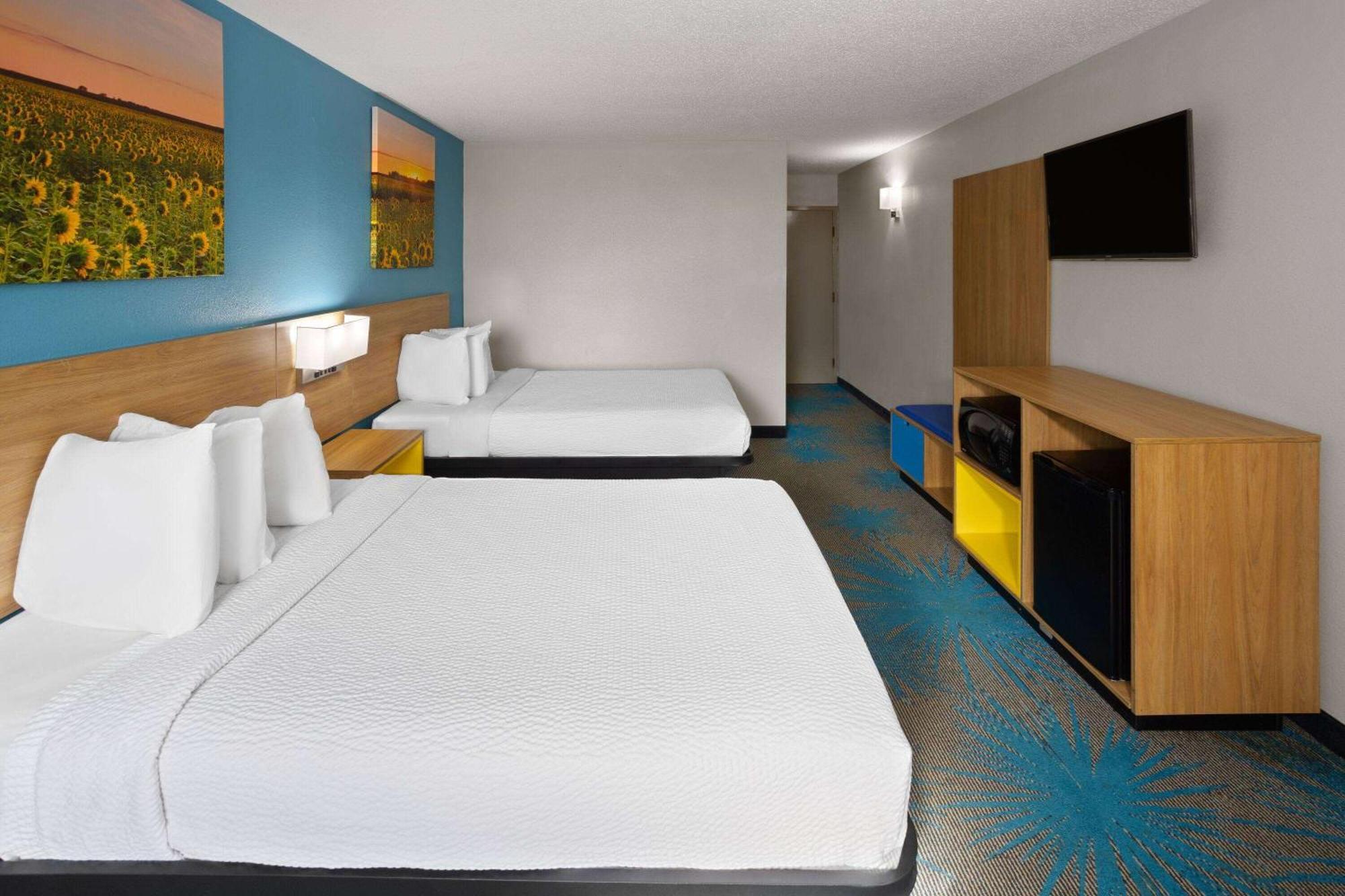 Days Inn & Suites By Wyndham Northwest Ινδιανάπολη Εξωτερικό φωτογραφία