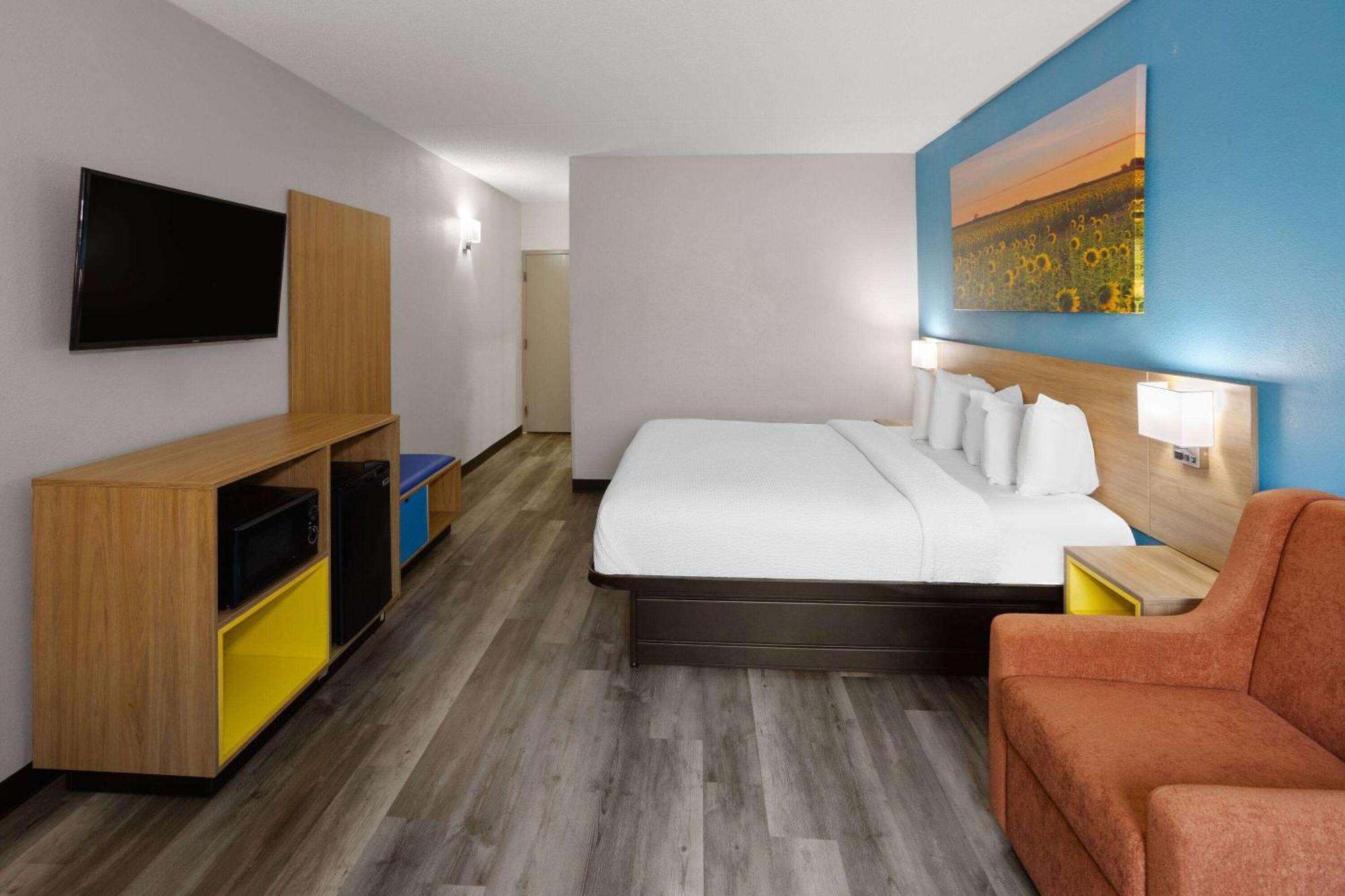 Days Inn & Suites By Wyndham Northwest Ινδιανάπολη Εξωτερικό φωτογραφία
