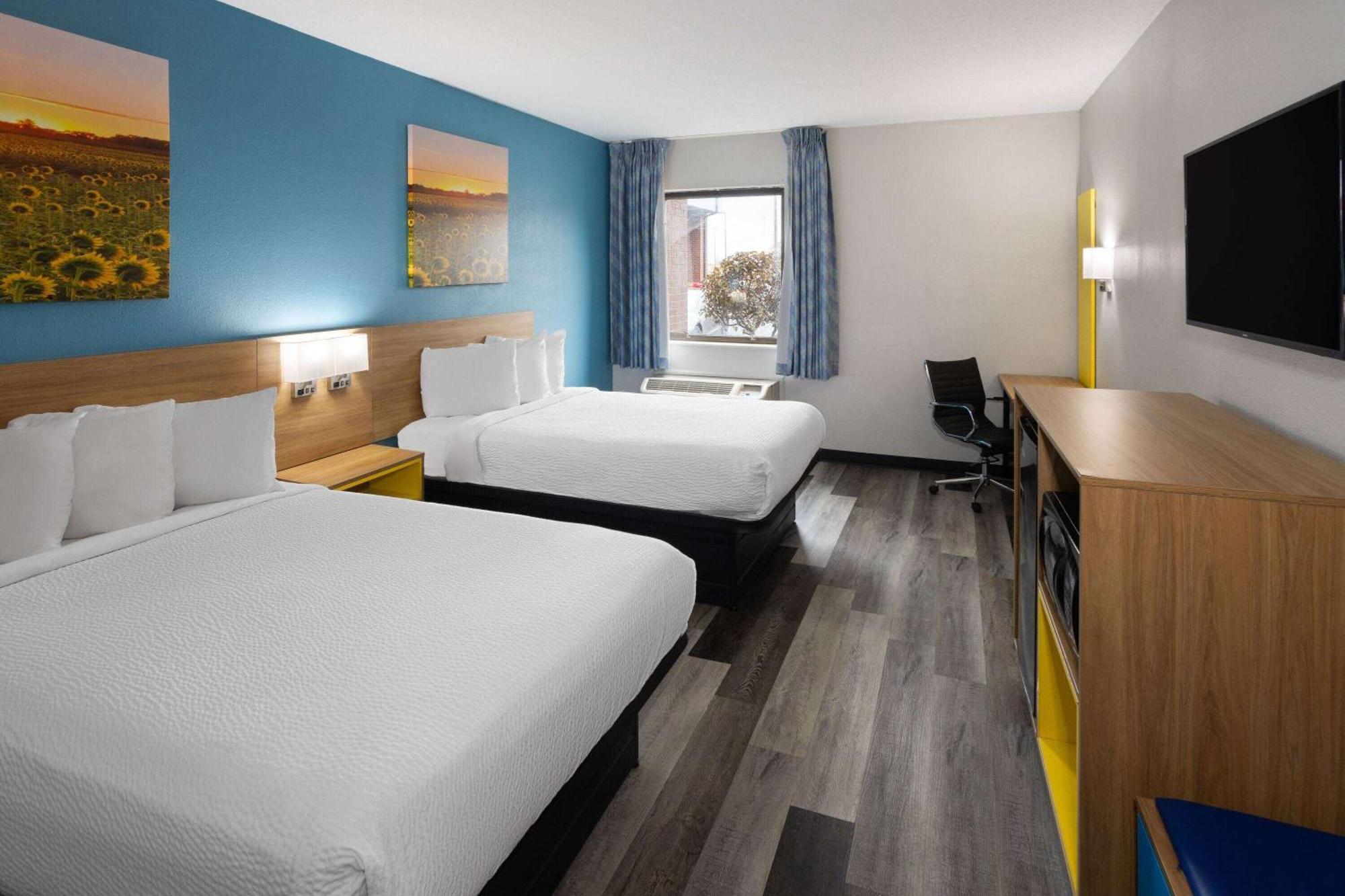 Days Inn & Suites By Wyndham Northwest Ινδιανάπολη Εξωτερικό φωτογραφία