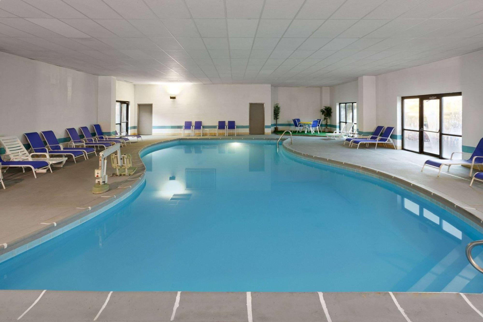 Days Inn & Suites By Wyndham Northwest Ινδιανάπολη Εξωτερικό φωτογραφία