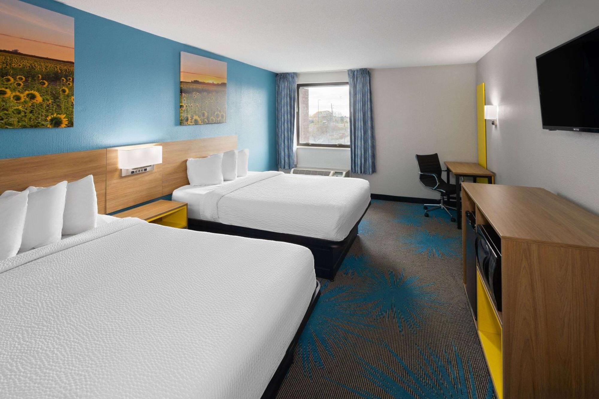 Days Inn & Suites By Wyndham Northwest Ινδιανάπολη Εξωτερικό φωτογραφία