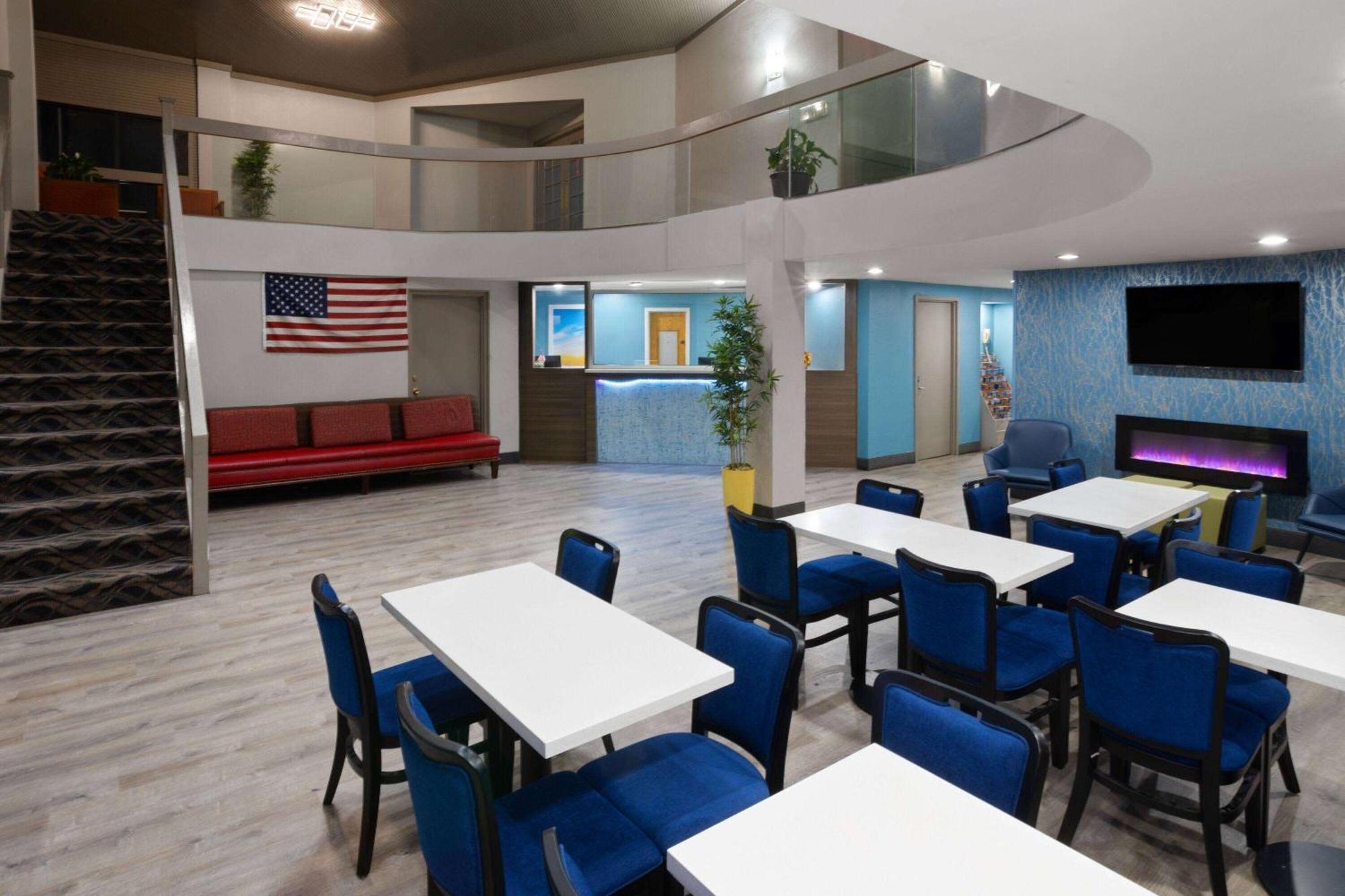 Days Inn & Suites By Wyndham Northwest Ινδιανάπολη Εξωτερικό φωτογραφία