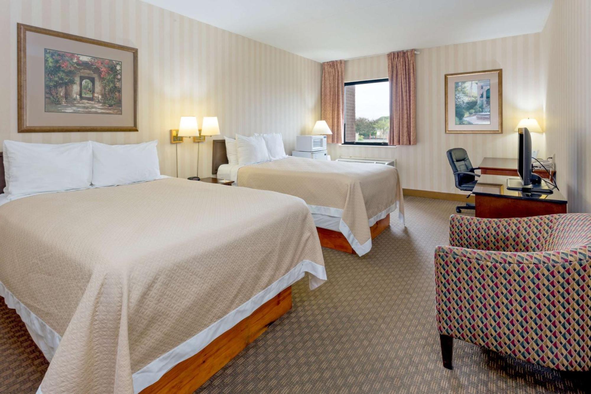Days Inn & Suites By Wyndham Northwest Ινδιανάπολη Εξωτερικό φωτογραφία